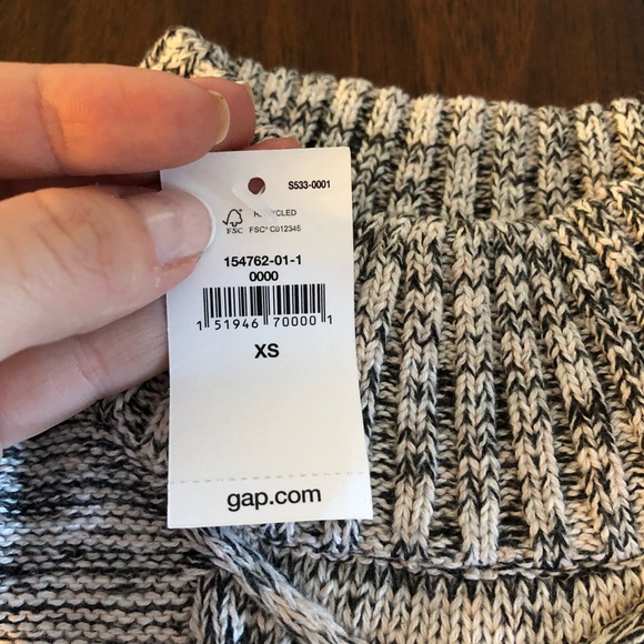 NWT Gap Sweater - Picture 2 of 2